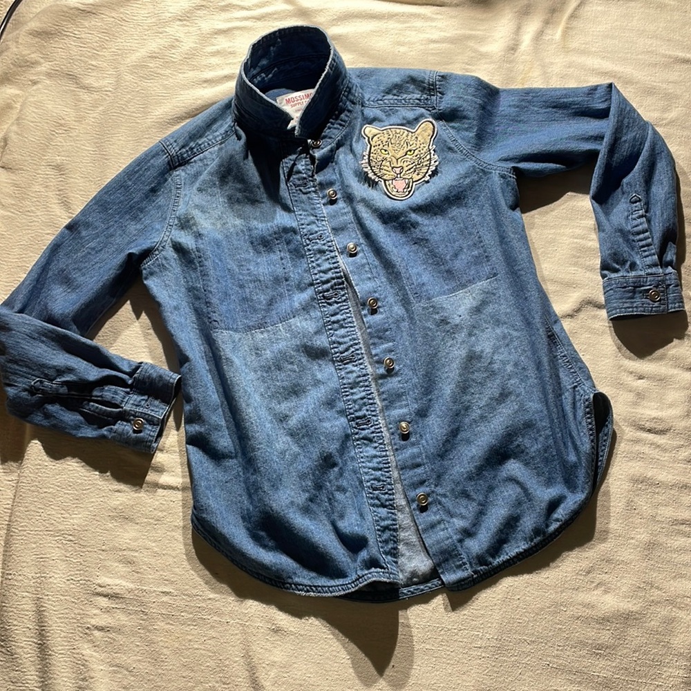 Mossimo blue boyfriend fit long sleeve button down shirt w/cougar patch Small